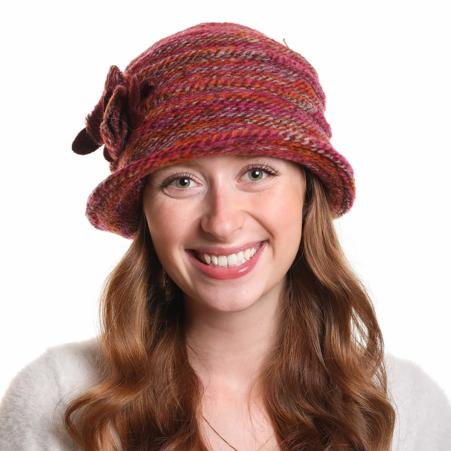 Chapeau cloche en laine avec fleur