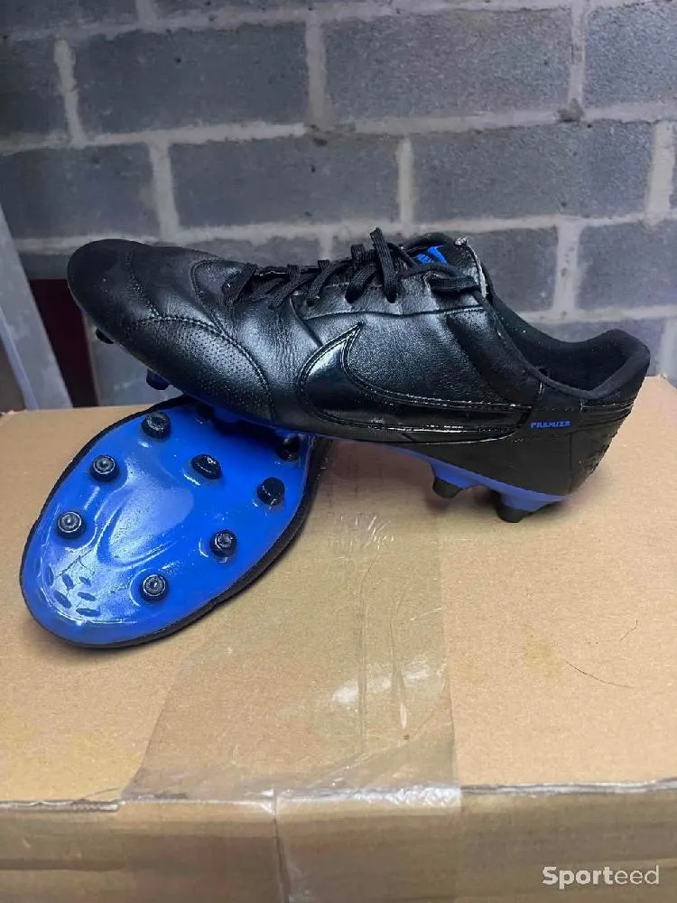 Chaussure de foot Nike premier Fg t44,5 d'occasion Ajouté le : 07/11/2023