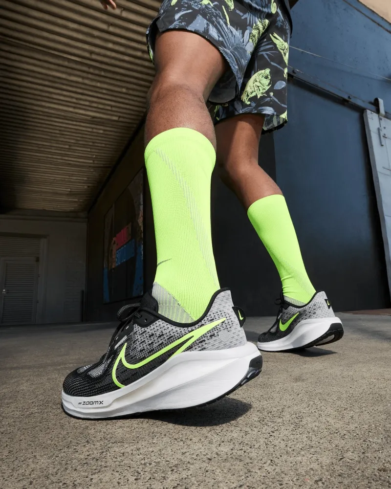 Chaussures de running Nike Vomero 17 Noir & Gris pour homme