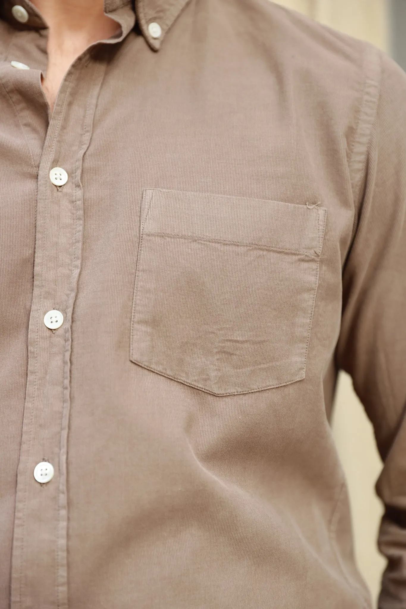 Chemise Clovis col boutonné en velours - Beige