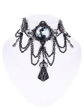 Grand collier gothique RESTYLE 'moon geometry' avec une lune
